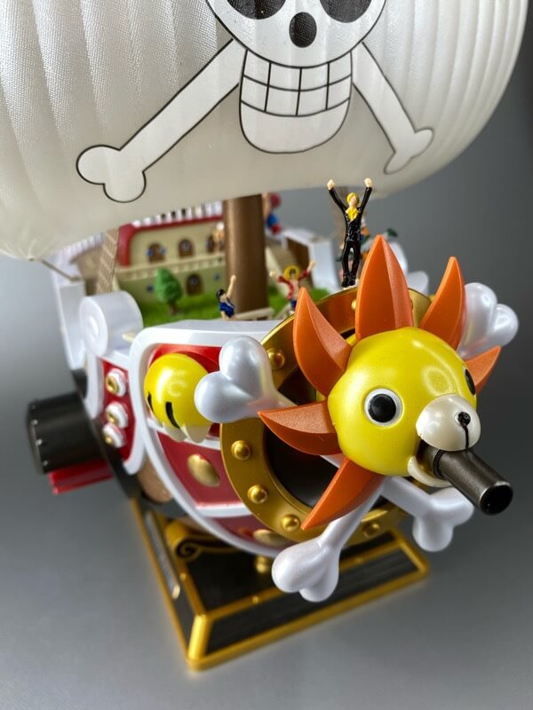 プラモデルのサウザンドサニー号の完成品