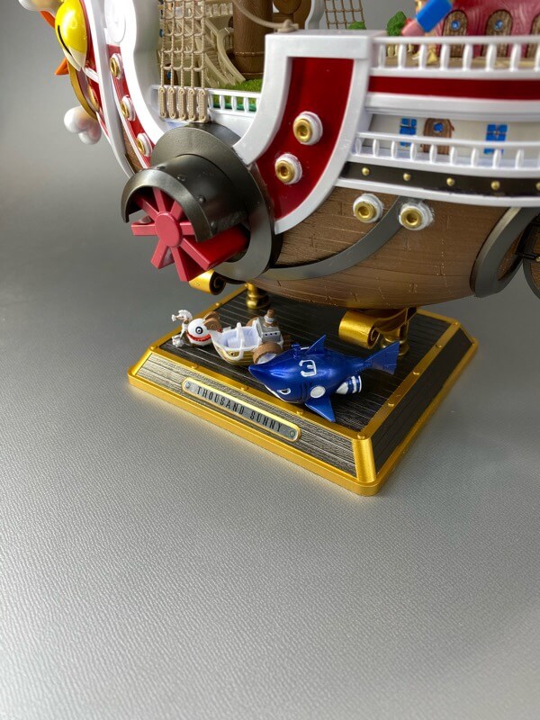 プラモデルのサウザンドサニー号の完成品