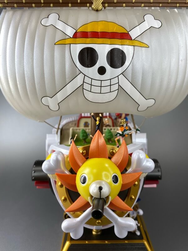 プラモデルのサウザンドサニー号の完成品