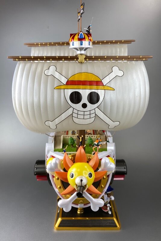 プラモデルのサウザンドサニー号の完成品