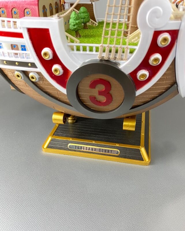 プラモデルのサウザンドサニー号の完成品