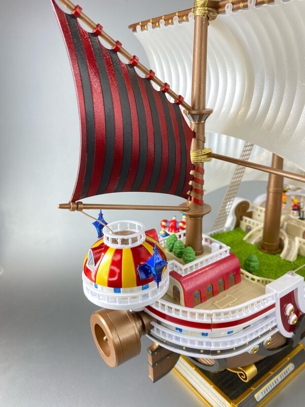 プラモデルのサウザンドサニー号の完成品