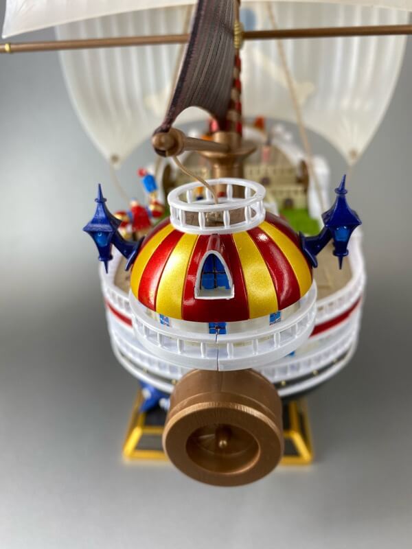 プラモデルのサウザンドサニー号の完成品